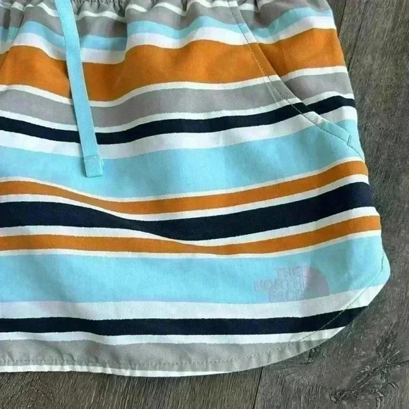 The North Face Flash Dry Shorts.  Women’s size small.  Like new condition! - Picture 2 of 6